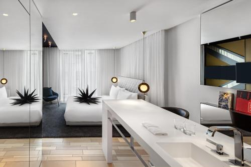 Superior Guest Room with One King Bed - Mid Floor