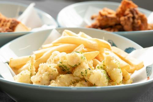 ホテルの敷地内または近くでの食事または食べ物