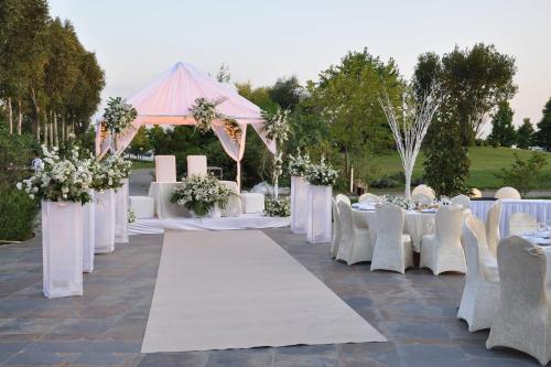 Jardín al aire libre en Sheraton Istanbul Atakoy Hotel