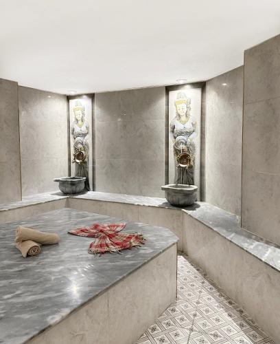 a room with three fountains and a table withoodoo at Gulec Hotel & Spa - Special Category in Istanbul