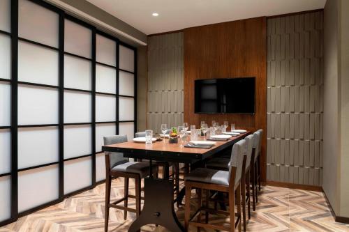 a dining room with a long table and chairs at Atlanta Marriott Northeast/Emory Area in Atlanta