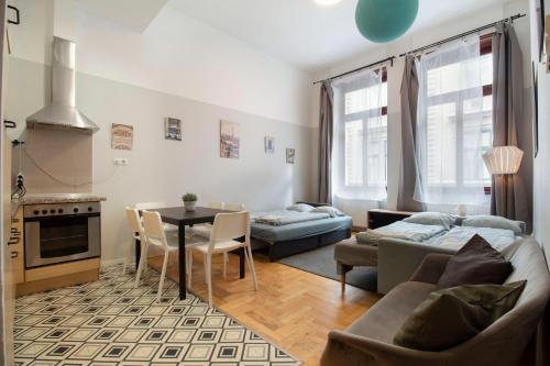 2 Bedroom Central Apt inside Gozsdu Passage