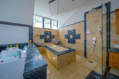 Ένα μπάνιο στο Villa Kasaba