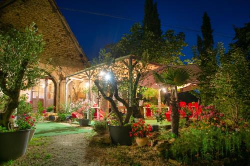 a garden at night with flowers and lights at lO GORISSADO - La ferme du glandier in Saint-André-dʼAllas