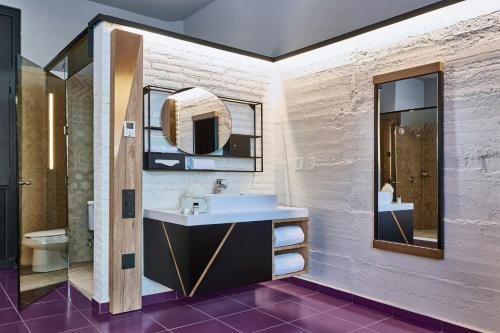 a bathroom with a sink and a mirror at City Centro by Marriott Ciudad de Mexico in Mexico City
