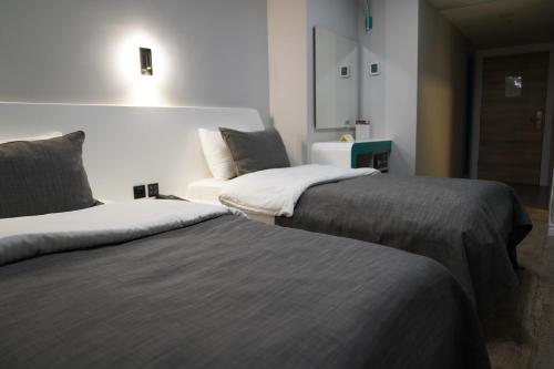 Postel nebo postele na pokoji v ubytování Midis Otel