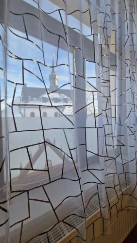 a glass window with a view of a room at Fewo Peter Erholungsort Bärenstein in Bärenstein
