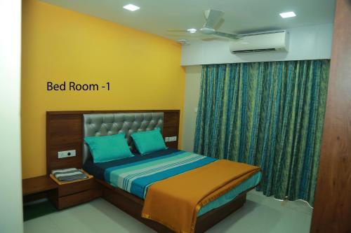 a bedroom with a bed room with a bed roomjadvisor at Asset Chrisaballe in Kottayam