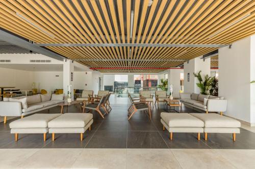 Χώρος καθιστικού στο Hh-2Bdr413 - New Modern Apartment In Oceanfront Luxury Condo In Aruba!