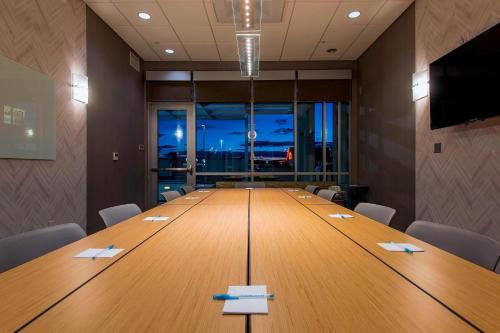Kawasan bisnes dan/atau bilik persidangan di SpringHill Suites by Marriott Gallup