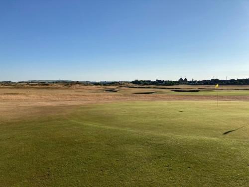 a view of a golf course with a green at The Bunker, Golf Cottage in Prestwick