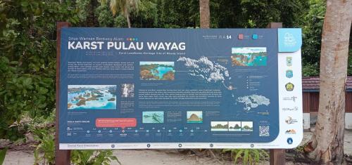 a sign for the kakkrit pua wa wavevas at manyaifun guest house in Minyaifuin