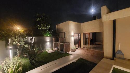 a view of a house at night at The amphitheater house in Villa María