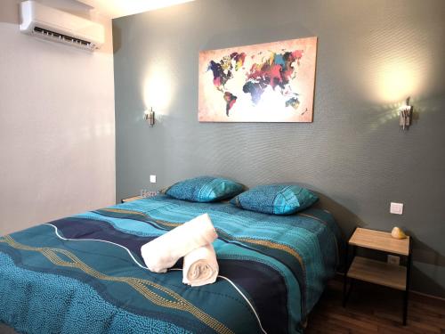 a bedroom with a bed with blue sheets and blue pillows at Le Spacieux - centre-ville - 4 chambres - 8 pers in Sarreguemines