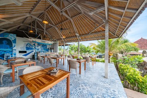 Restaurace v ubytování The Cubang Hut's Lembongan