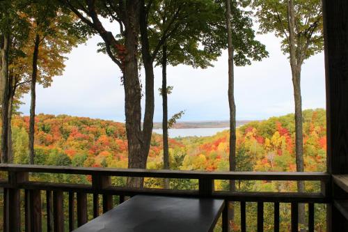 Afbeelding uit fotogalerij van Snowshoe Condo in Bellaire