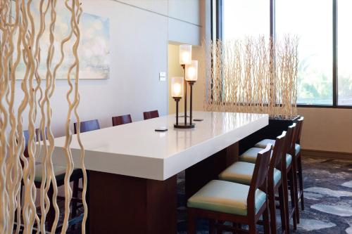 Marriott Orlando Airport Lakeside Image