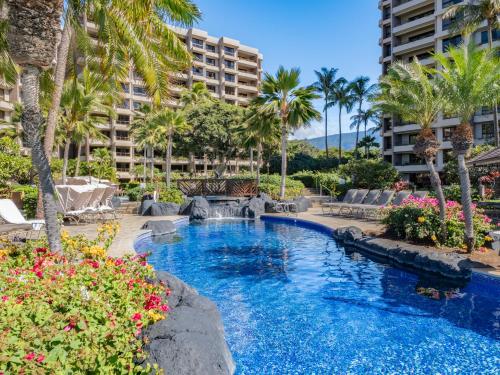 Bazén v ubytování Luxurious Oceanfront Retreat at Kaanapali Alii Experience Aloha in Every Moment nebo v jeho okolí