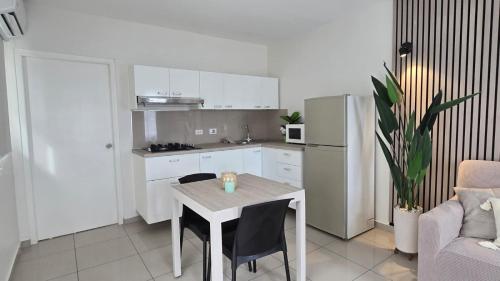a kitchen with a table and chairs and a refrigerator at Bubali Residence in Palm-Eagle Beach