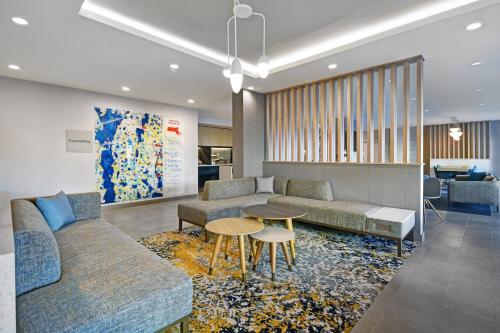 Et opholdsområde på TownePlace Suites by Marriott Fall River Westport