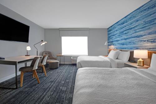 En eller flere senge i et værelse på TownePlace Suites by Marriott Fall River Westport