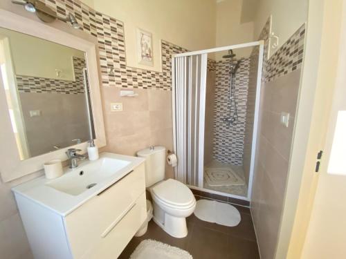 a bathroom with a toilet sink and a shower at B&B Affittacamere La Dolce Mela in Francavilla di Sicilia