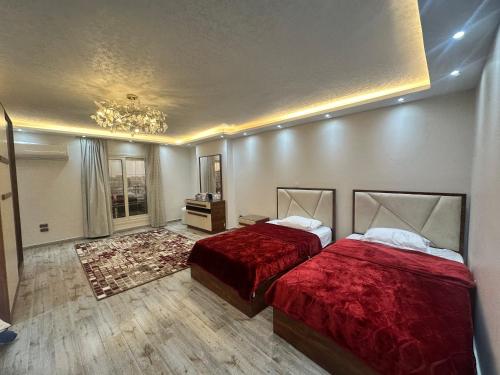 Una cama o camas en una habitación de Crystal Platinum Palace