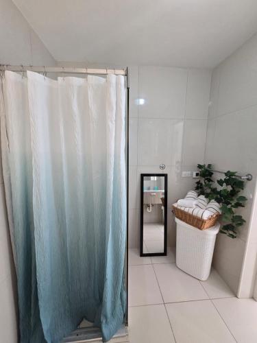 a bathroom with a shower curtain and a mirror at Bubali Residence in Palm-Eagle Beach