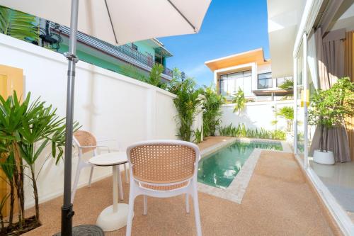 Kolam renang di atau dekat dengan Goldena Twin Private Pool Villas