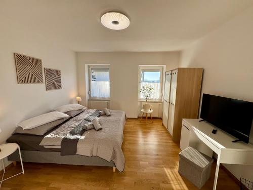 Postel nebo postele na pokoji v ubytování revLIVING Haus Clara am Berg mit kleinem Garten