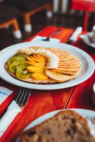 a plate of food with fruit on a table at Departamentos nuevos, excelente ubicación en el centro de Salta in Salta