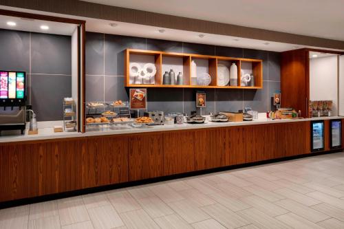 a restaurant with a counter with food on display at SpringHill Suites by Marriott Hampton Portsmouth in Hampton