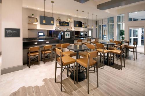Dapur atau dapur kecil di Sheraton Suites Fort Lauderdale West