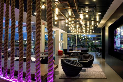 Istumisnurk majutusasutuses Moxy Milan Malpensa Airport
