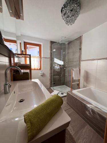 Kúpeľňa v ubytovaní Apartment Sunshine Bruck am Ziller