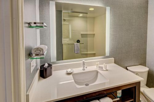 Salle de bains dans l'établissement Residence Inn by Marriott Blacksburg-University