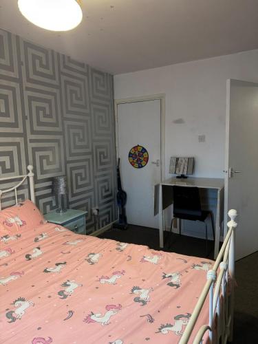 Ένα ή περισσότερα κρεβάτια σε δωμάτιο στο Spare room available, female only!