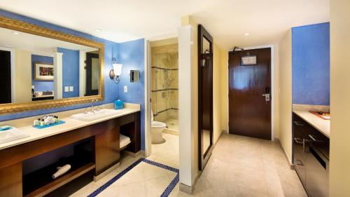 Phòng tắm tại Princess Mundo Imperial Riviera Diamante Acapulco All Inclusive