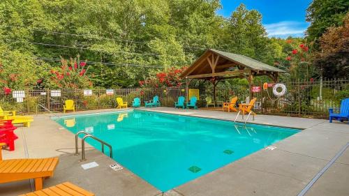 Ryes and Shine Bootlegger's Cabin! Hot Tub* Pool* Arcade* Billiards *EV * Pet Friendly photo 21