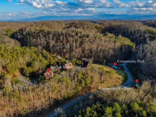 Ryes and Shine Bootlegger's Cabin! Hot Tub* Pool* Arcade* Billiards *EV * Pet Friendly photo 26