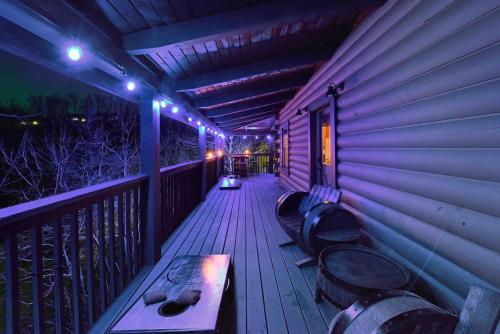 Ryes and Shine Bootlegger's Cabin! Hot Tub* Pool* Arcade* Billiards *EV * Pet Friendly photo 25