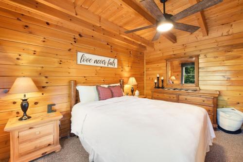 Ryes and Shine Bootlegger's Cabin! Hot Tub* Pool* Arcade* Billiards *EV * Pet Friendly photo 28