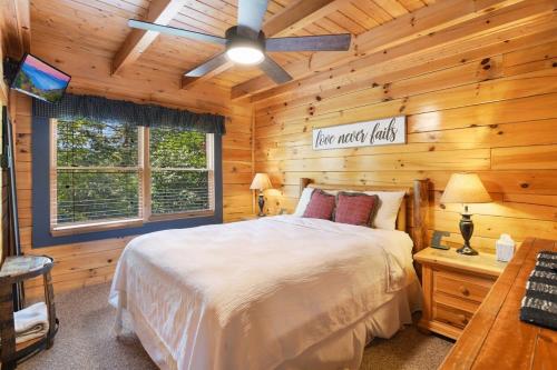 Ryes and Shine Bootlegger's Cabin! Hot Tub* Pool* Arcade* Billiards *EV * Pet Friendly photo 13