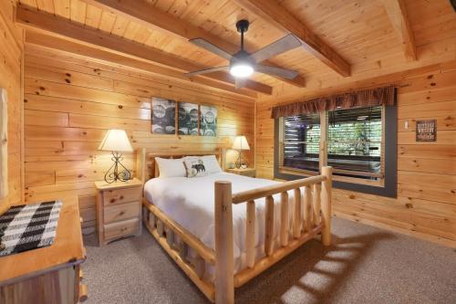 Ryes and Shine Bootlegger's Cabin! Hot Tub* Pool* Arcade* Billiards *EV * Pet Friendly photo 30