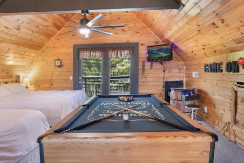 Ryes and Shine Bootlegger's Cabin! Hot Tub* Pool* Arcade* Billiards *EV * Pet Friendly photo 34