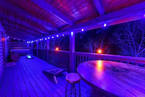 Ryes and Shine Bootlegger's Cabin! Hot Tub* Pool* Arcade* Billiards *EV * Pet Friendly photo 17