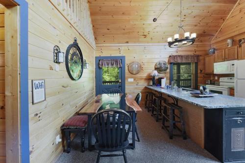 Ryes and Shine Bootlegger's Cabin! Hot Tub* Pool* Arcade* Billiards *EV * Pet Friendly photo 40