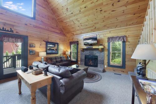 Ryes and Shine Bootlegger's Cabin! Hot Tub* Pool* Arcade* Billiards *EV * Pet Friendly photo 41