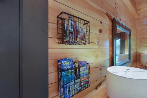Ryes and Shine Bootlegger's Cabin! Hot Tub* Pool* Arcade* Billiards *EV * Pet Friendly photo 42