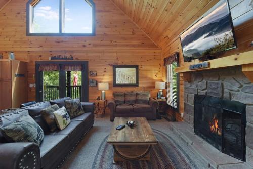 Ryes and Shine Bootlegger's Cabin! Hot Tub* Pool* Arcade* Billiards *EV * Pet Friendly photo 7